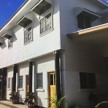 The Village Backpackers 努库阿洛法 外观 照片